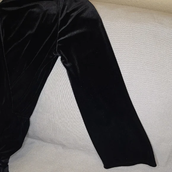 Romeo & Juliet Couture Velvet Short Romper - Bkack - Size XS - Picture 3 of 3